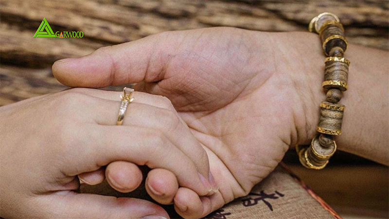 Vòng tay trầm hương