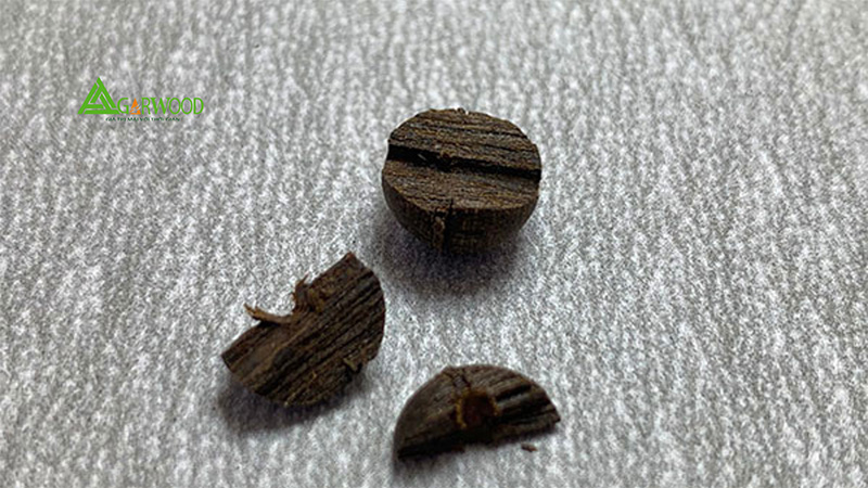 Trầm nấu dầu có màu nâu sậm