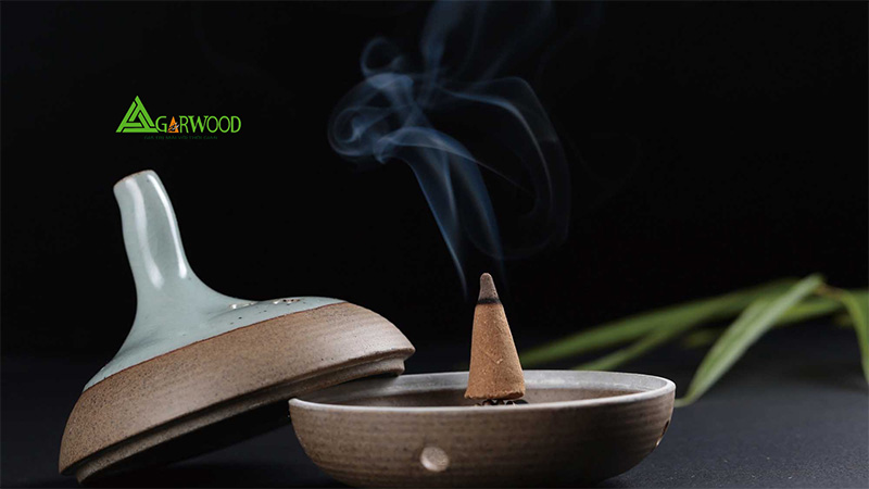Xông trầm ngày Tết