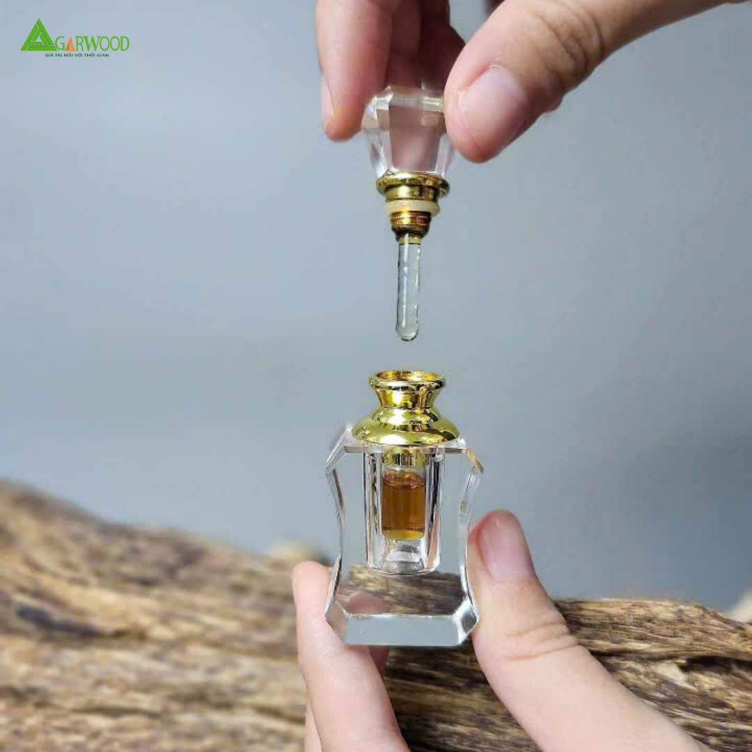 Tinh Dầu Chưng Cất Hơi Nước Trầm Hương TTT hương thơm dịu nhẹ, dùng để xông, trị liệu, massage, hỗ trợ chăm sóc da và sức khỏe